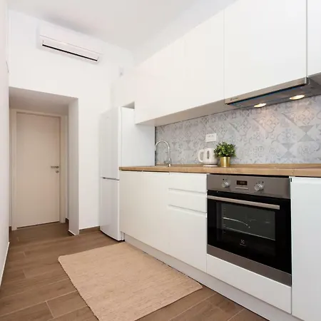 Urban Apartment *
