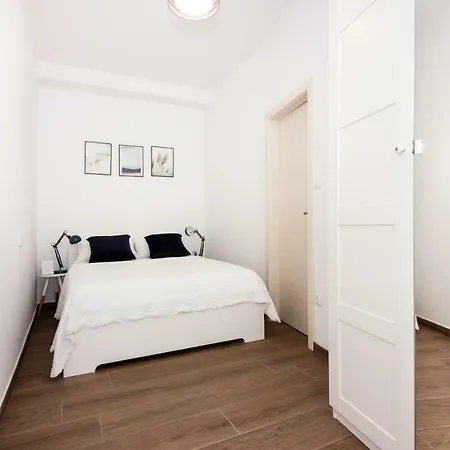Urban Apartment *